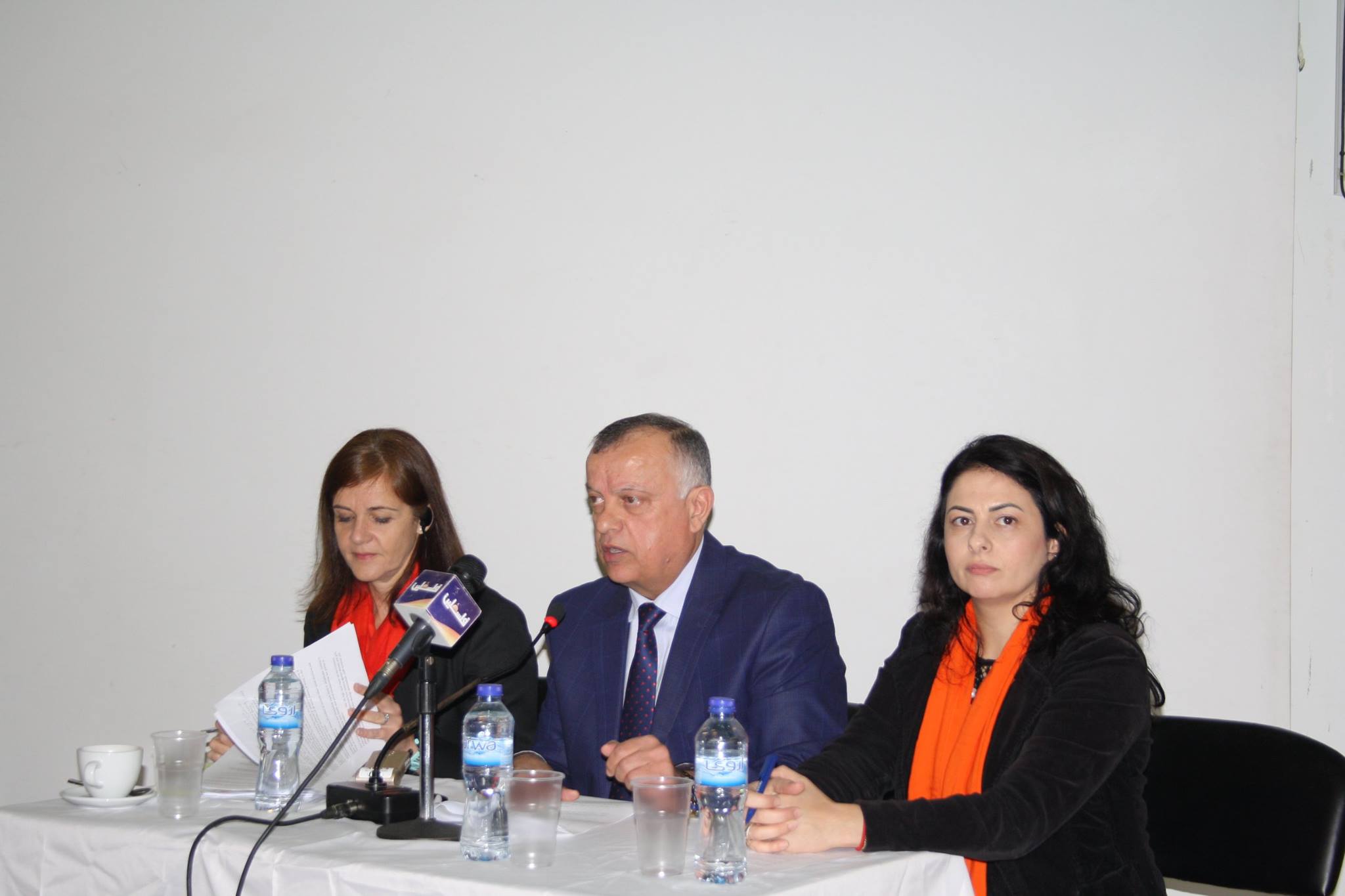 جلسة حوارية حول قانون حماية الأسرة من العنف
